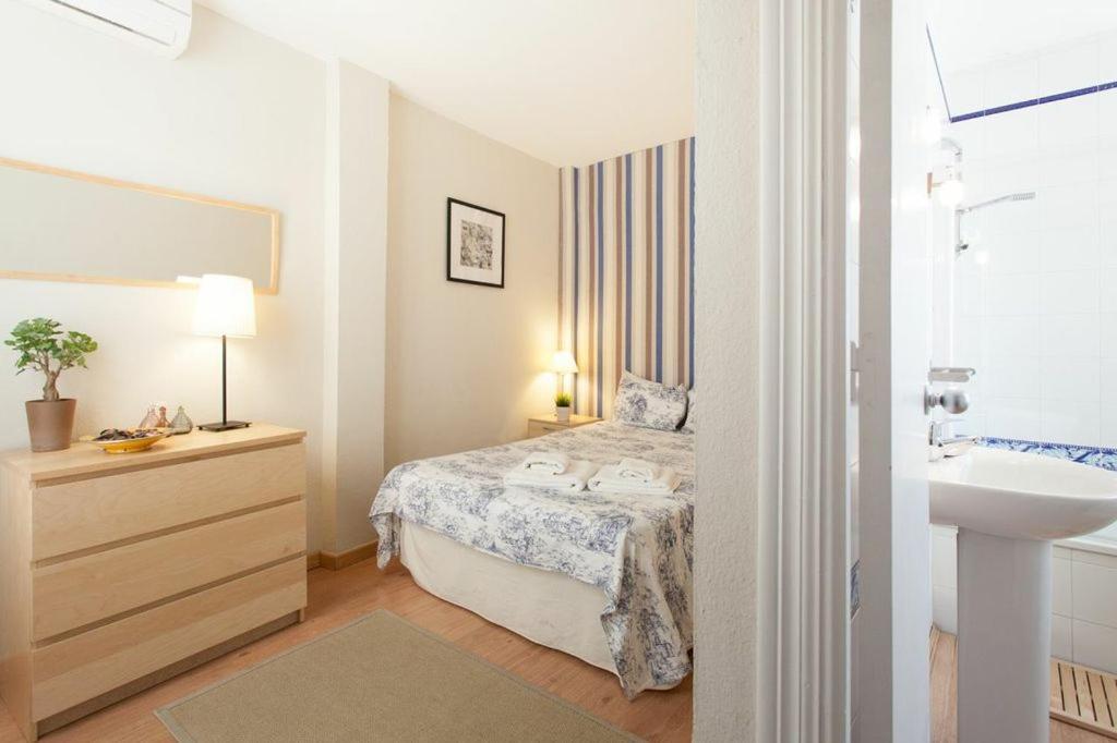 Plaza De Santa Cruz Apartment Seville Luaran gambar