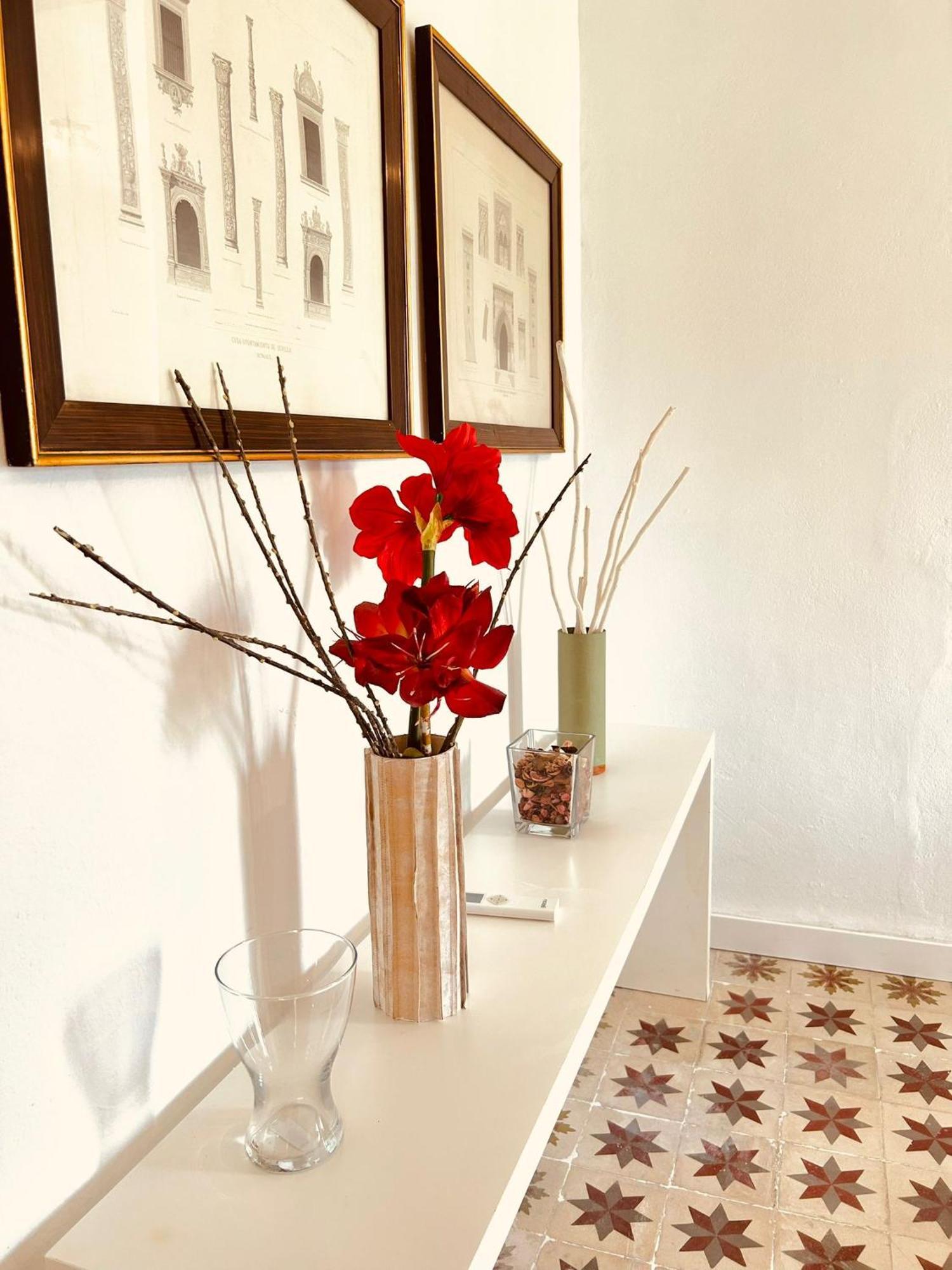 Plaza De Santa Cruz Apartment Seville Luaran gambar