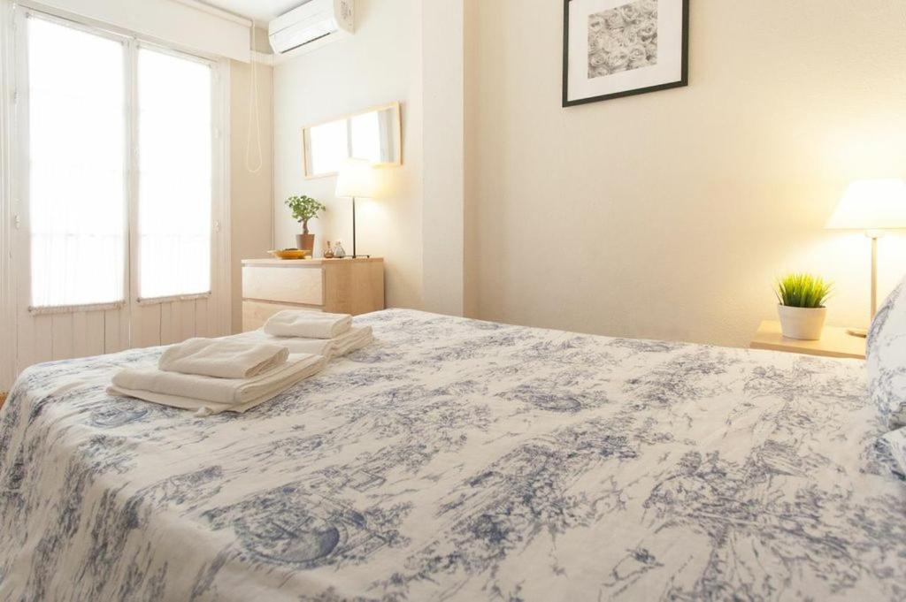 Plaza De Santa Cruz Apartment Seville Luaran gambar