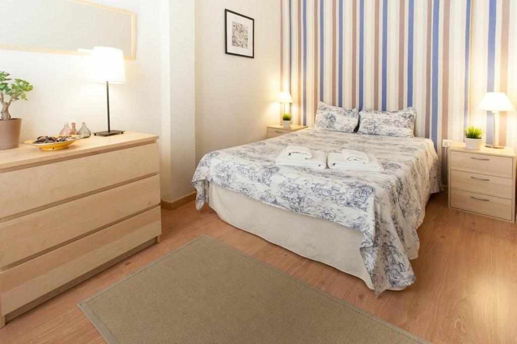 Plaza De Santa Cruz Apartment Seville Luaran gambar