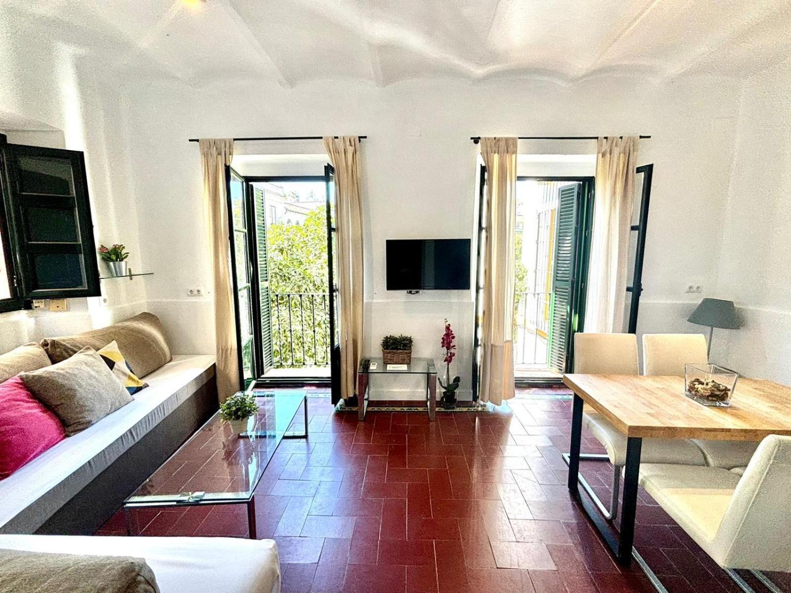 Plaza De Santa Cruz Apartment Seville Luaran gambar