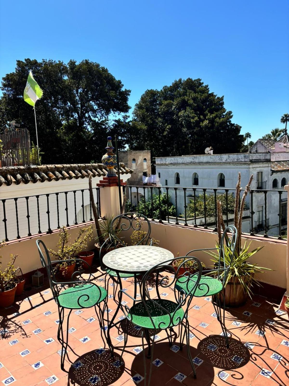 Plaza De Santa Cruz Apartment Seville Luaran gambar