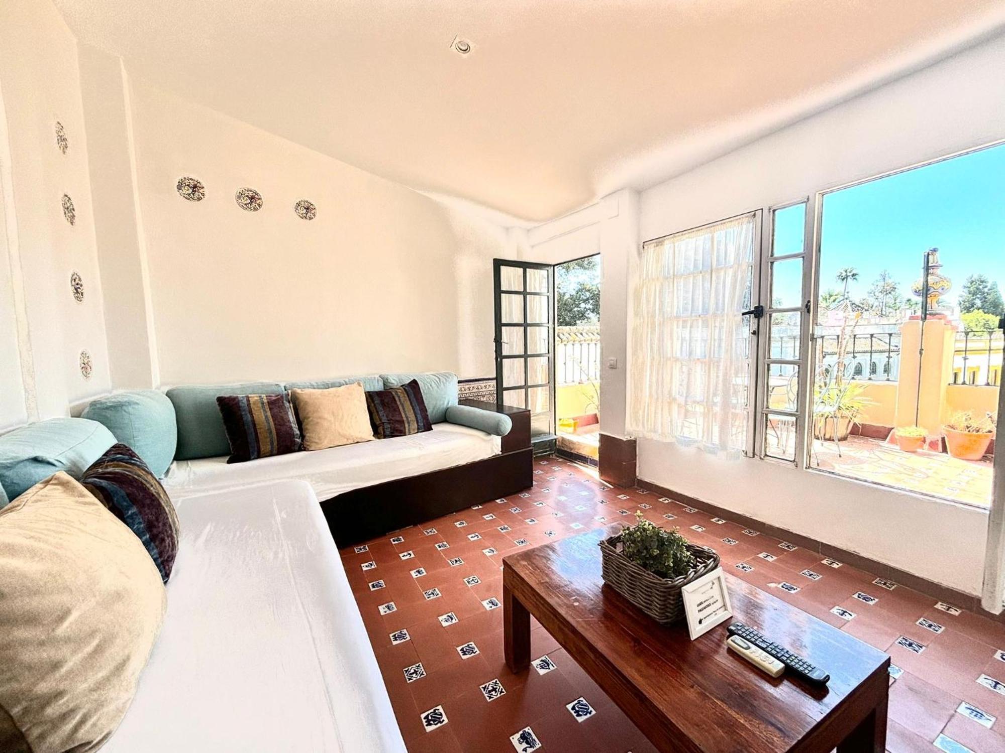 Plaza De Santa Cruz Apartment Seville Luaran gambar