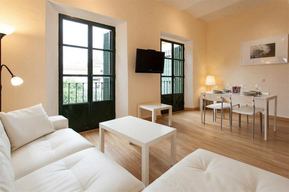 Plaza De Santa Cruz Apartment Seville Luaran gambar
